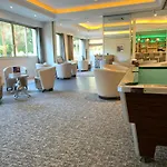 Aparthotel The Originals Residence, Les Strelitzias 4*