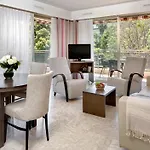 The Originals Residence, Les Strelitzias 4*