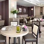 Aparthotel The Originals Residence, Les Strelitzias Juan-les-Pins
