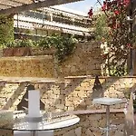 Aparthotel The Originals Residence, Les Strelitzias 4*