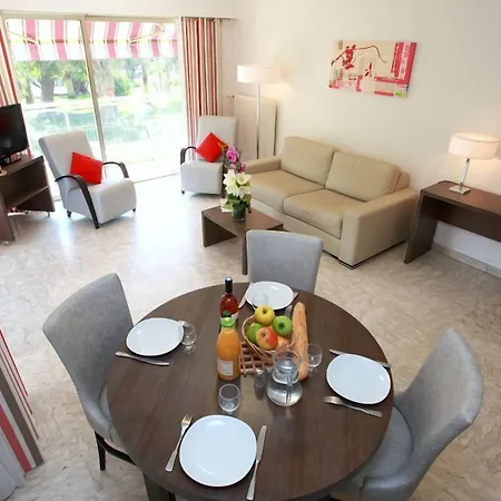 The Originals Residence, Les Strelitzias Lägenhetshotell 4*