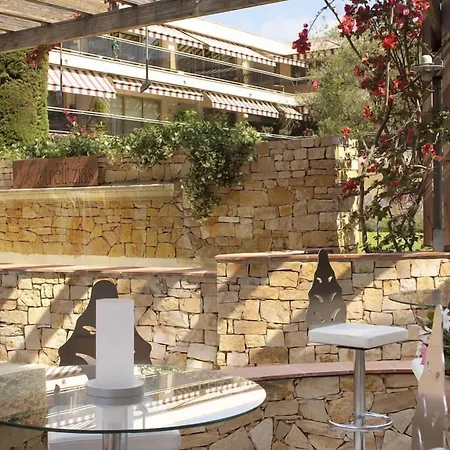 Lägenhetshotell The Originals Residence, Les Strelitzias 4*