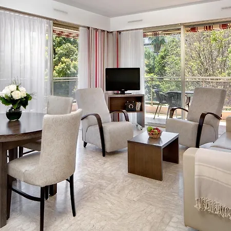 The Originals Residence, Les Strelitzias 4*