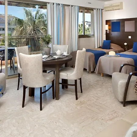 The Originals Residence, Les Strelitzias 4*