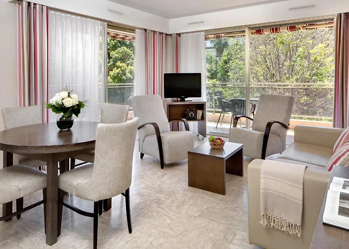 The Originals Résidence, Les Strélitzias 4*