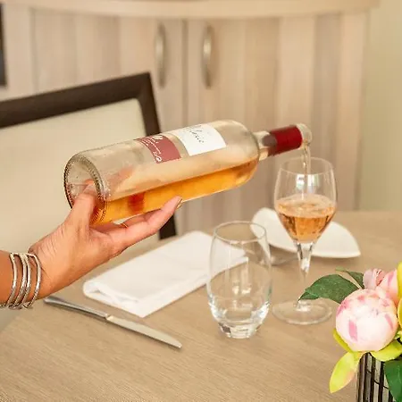 Apart-hotel The Originals Residence, Les Strelitzias 4*