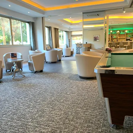 Aparthotel The Originals Residence, Les Strelitzias 4*