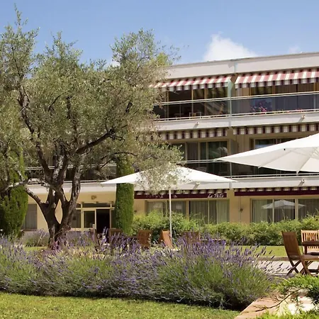 Ξενοδοχείο με διαμερίσματα The Originals Residence, Les Strelitzias 4*