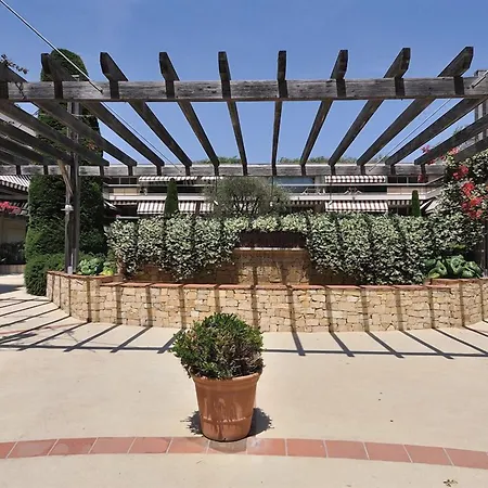 The Originals Residence, Les Strelitzias Ζουάν λε Πιν