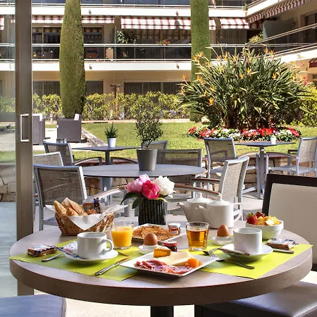 Aparthotel The Originals Residence, Les Strelitzias 4*