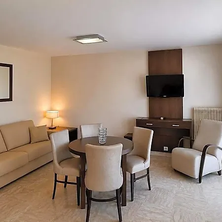 Апарт-готель The Originals Residence, Les Strelitzias 4*