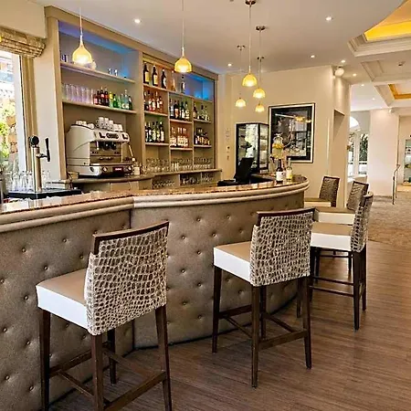 The Originals Residence, Les Strelitzias Апарт-готель 4*