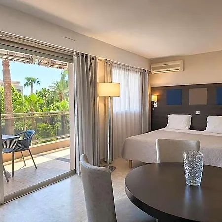 Апарт-готель The Originals Residence, Les Strelitzias 4*