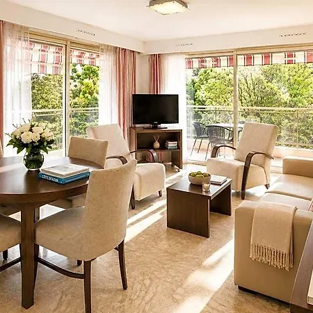 The Originals Residence, Les Strelitzias Апарт-готель 4*