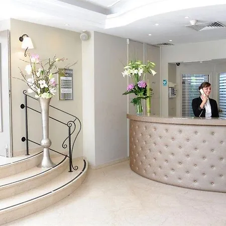 The Originals Residence, Les Strelitzias 4* Жюан-ле-Пен