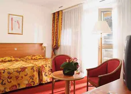 The Originals Residence, Les Strelitzias Апарт-готель 4*