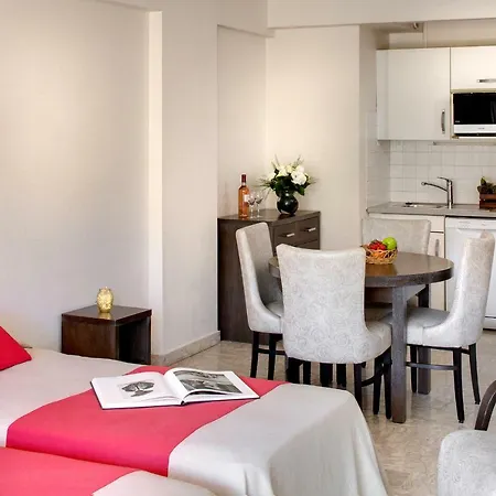 The Originals Residence, Les Strelitzias 公寓式酒店 4*
