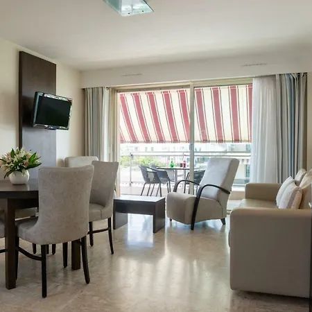Апарт-отель The Originals Residence, Les Strelitzias 3*