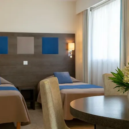 Апарт-отель The Originals Residence, Les Strelitzias 3*